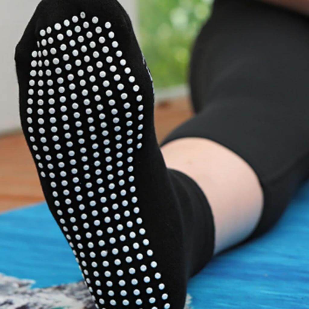 Colorful Anti Slip Non Skid Slipper Socks with Grips for Adults Men Women -  China Socks and Non-Slip Socks price